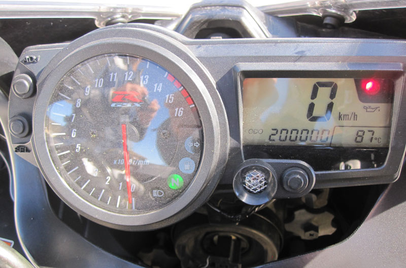 [Imagem: 100000-suzuki-gsxr-750-1809-03.jpg]