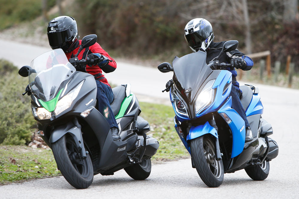 http://www.motociclismo.es/media/cache/article_apaisada/upload/images/article/19496/article-comparativa-scooter-kawasaki-j300-kymco-kxct-300-5301fbbd68f5a.jpg