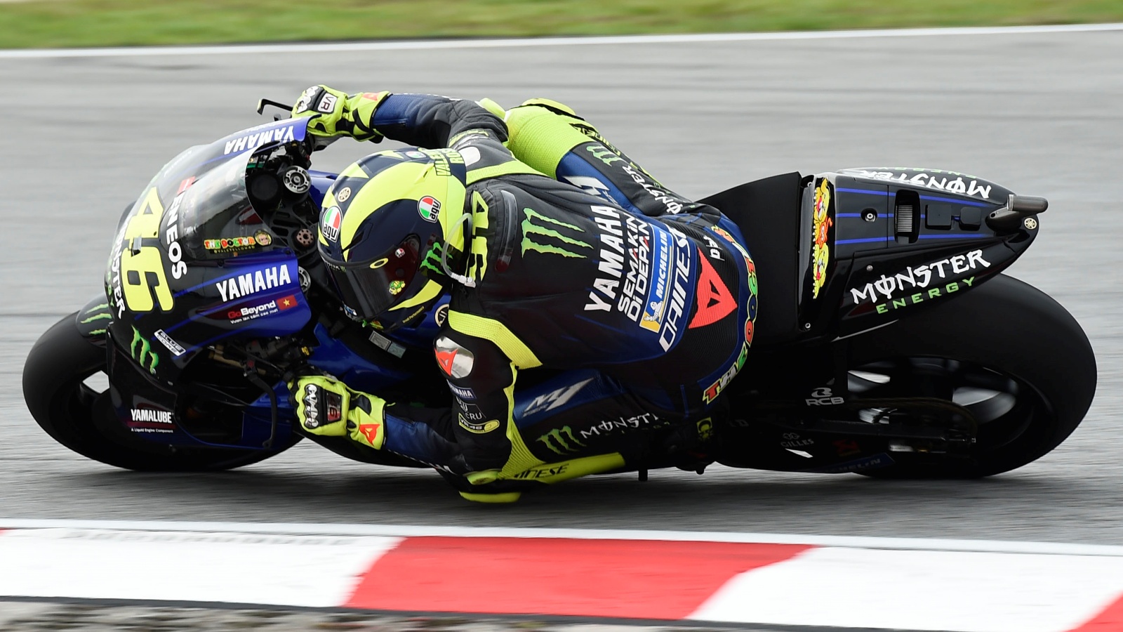 Maverick Viñales vence a Marc Márquez en Sepang con una carrera perfecta