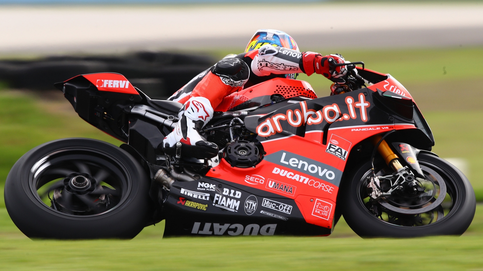 Alex Lowes bate a Jonathan Rea en Phillip Island y se pone líder de Superbike 2020