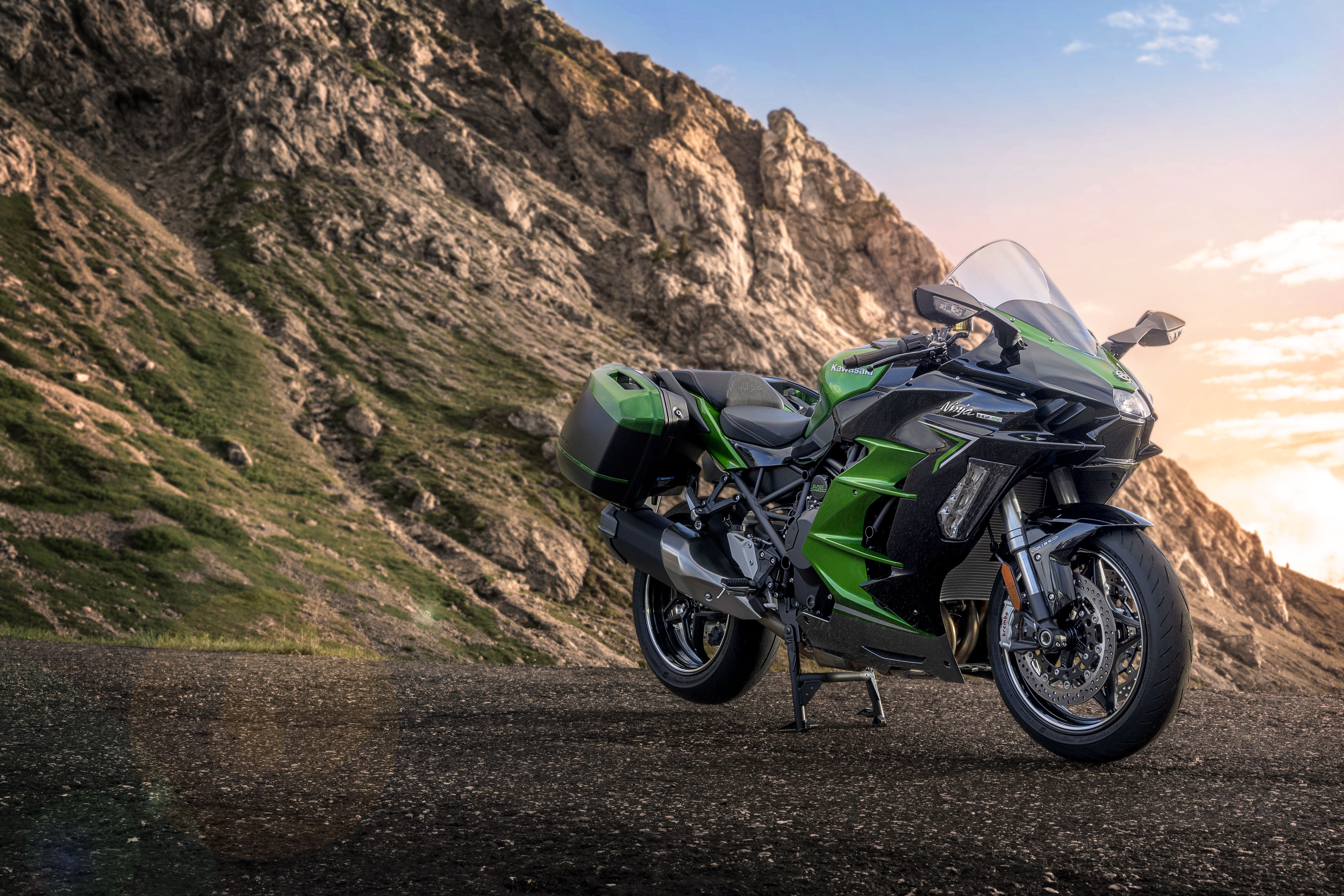 Kawasaki Ninja H2 SX 2022.
