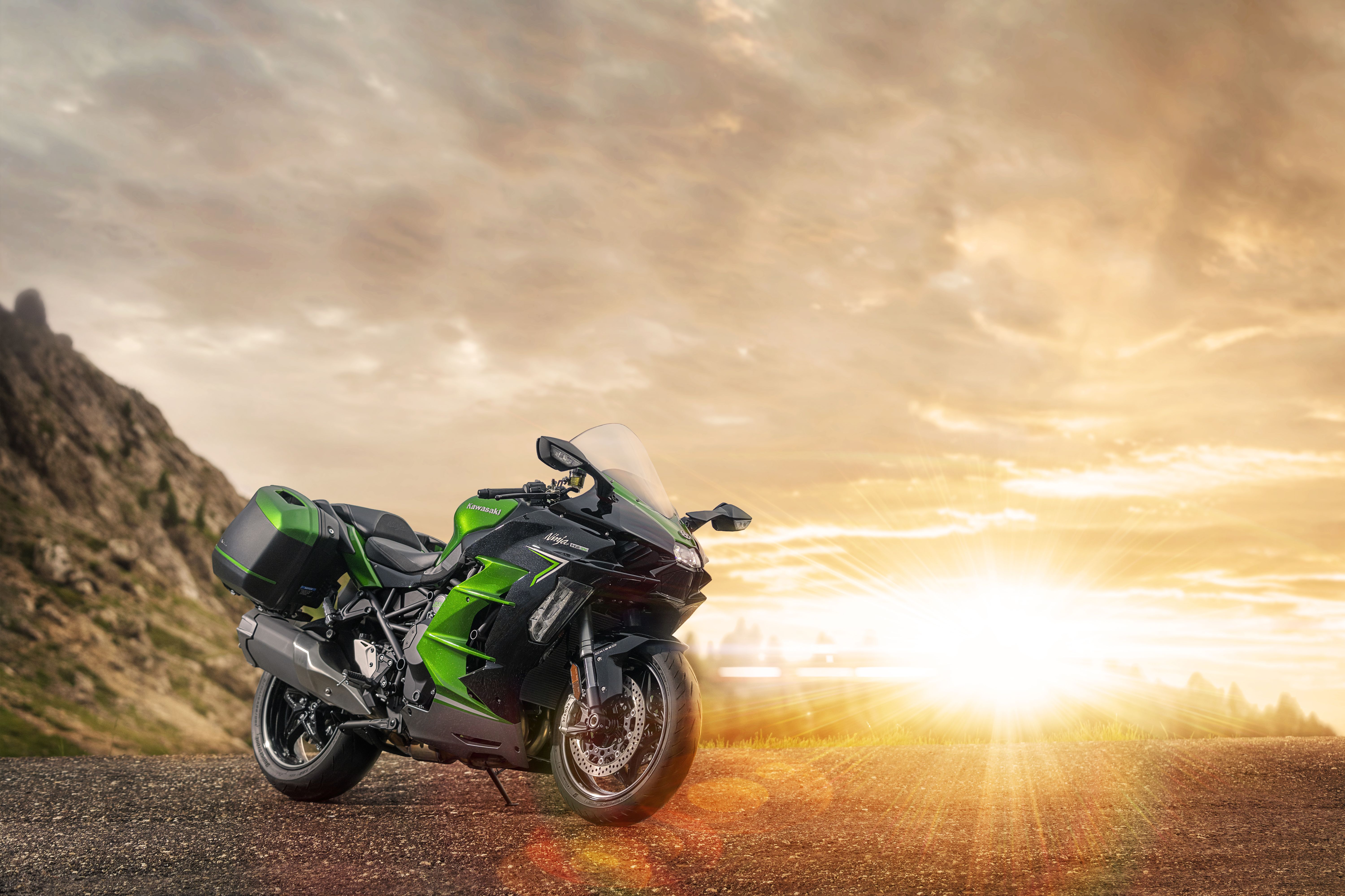 Kawasaki Ninja H2 SX 2022.
