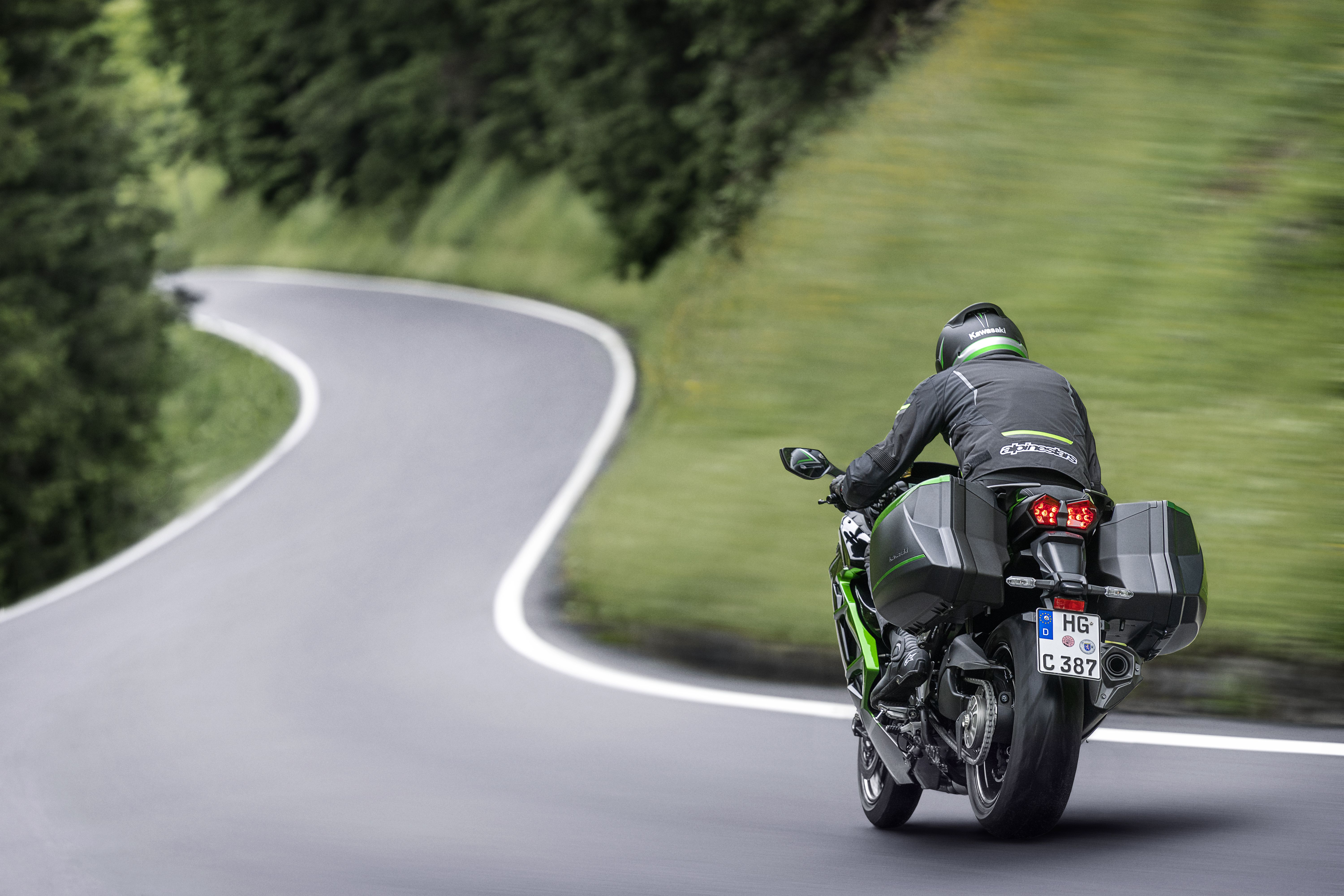 Kawasaki Ninja H2 SX 2022.