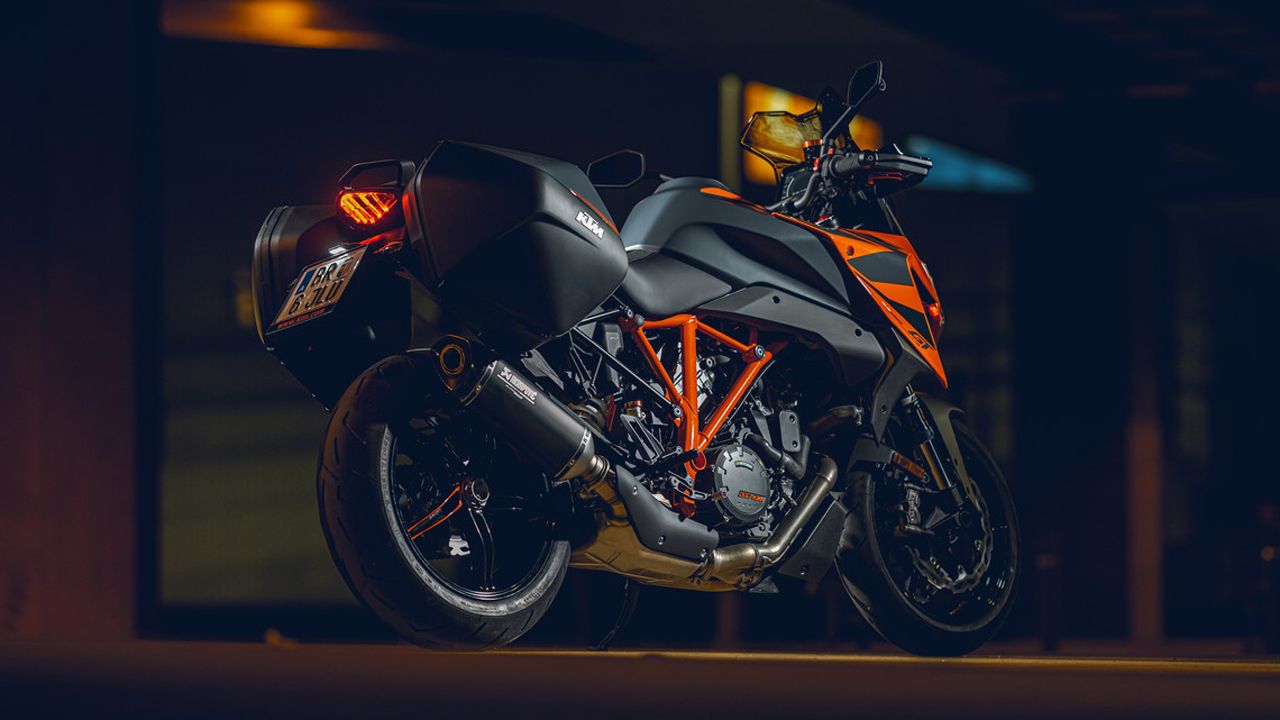 KTM 1290 Super Duke GT 2022