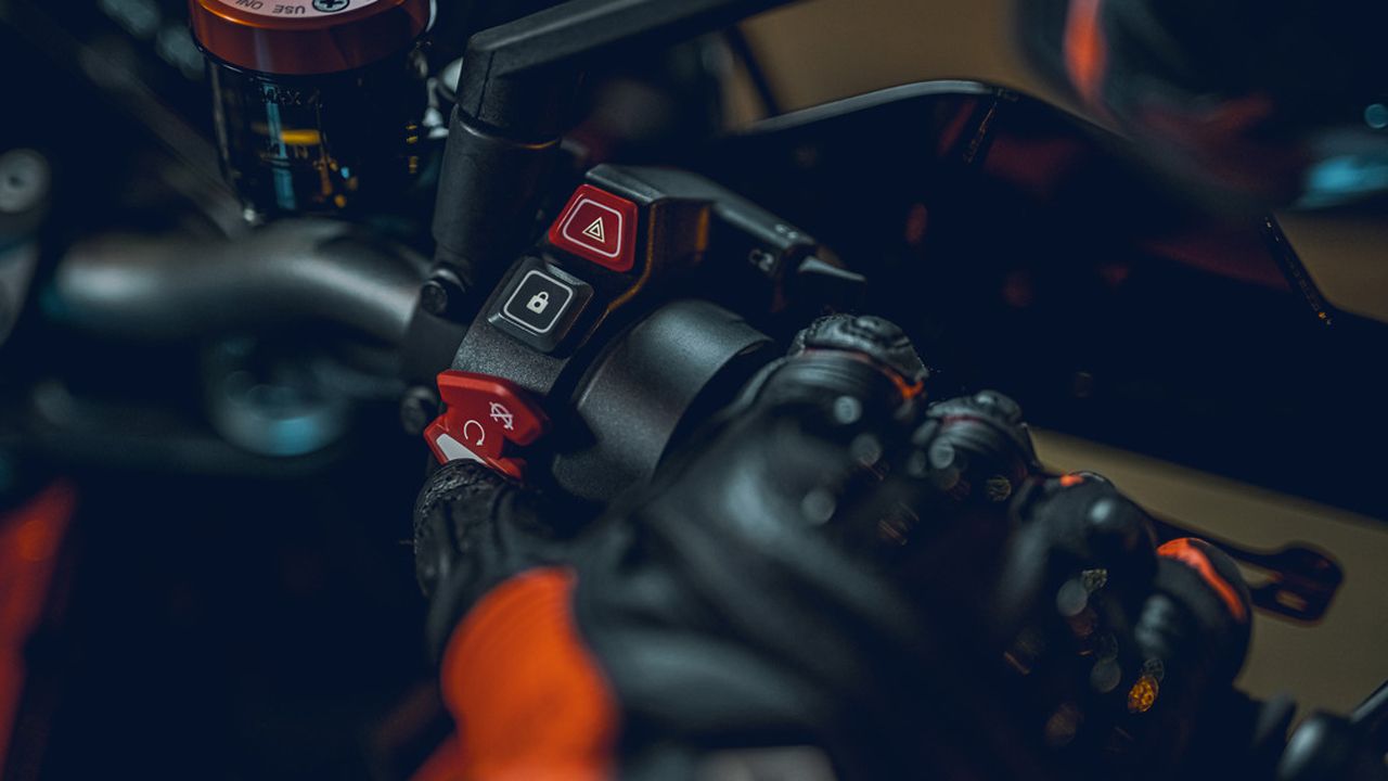KTM 1290 Super Duke GT 2022
