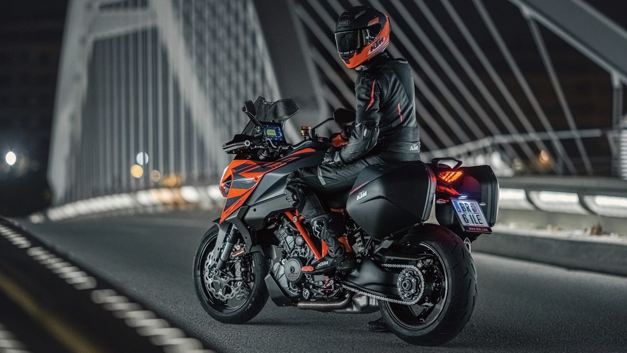 KTM 1290 Super Duke GT 2022