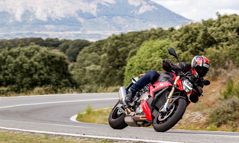 La BMW S 1000 R es una moto con la que puedes hacer de todo y todo bien