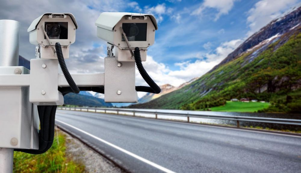 España superará la cifra de los 800 radares fijos de la DGT en sus carreteras. España superará la cifra de los 800 radares fijos de la DGT en sus carreteras.