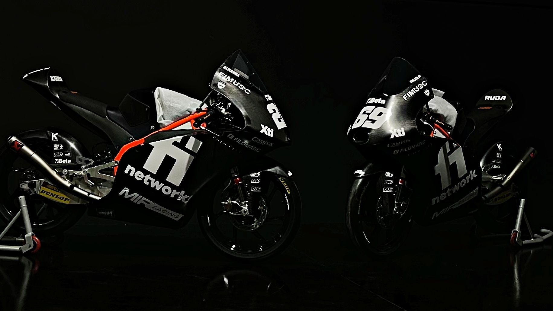 Las KTM para Moto3 2022 en el JuniorGP del The MIR Project Team
