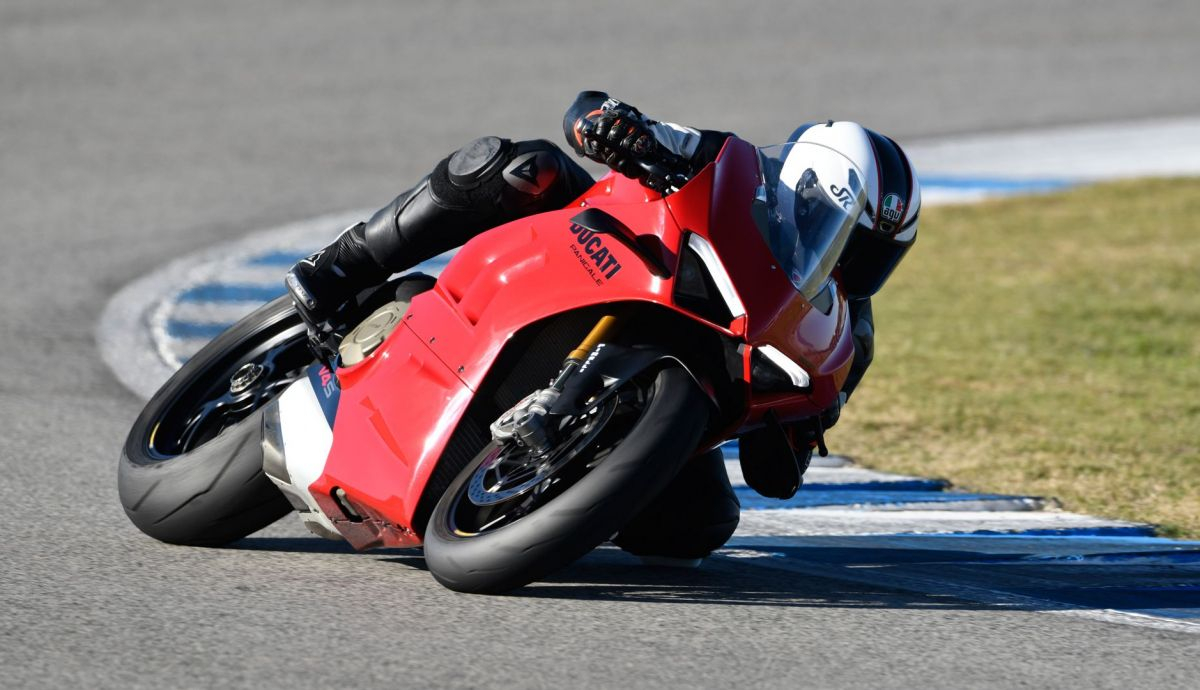 Ducati Panigale V4S 2022 Accion (1) Ducati Panigale V4S 2022 Accion (1)