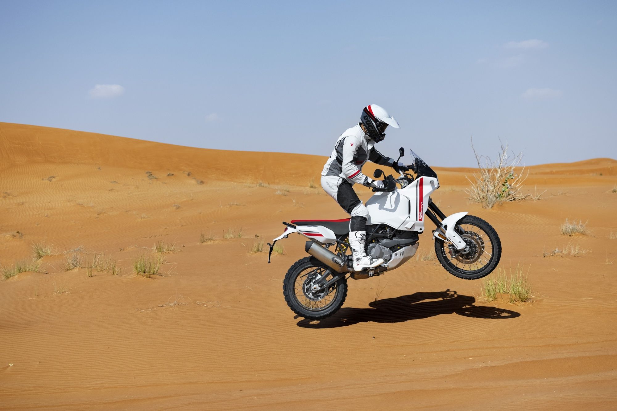Ducati DesertX 2022 03