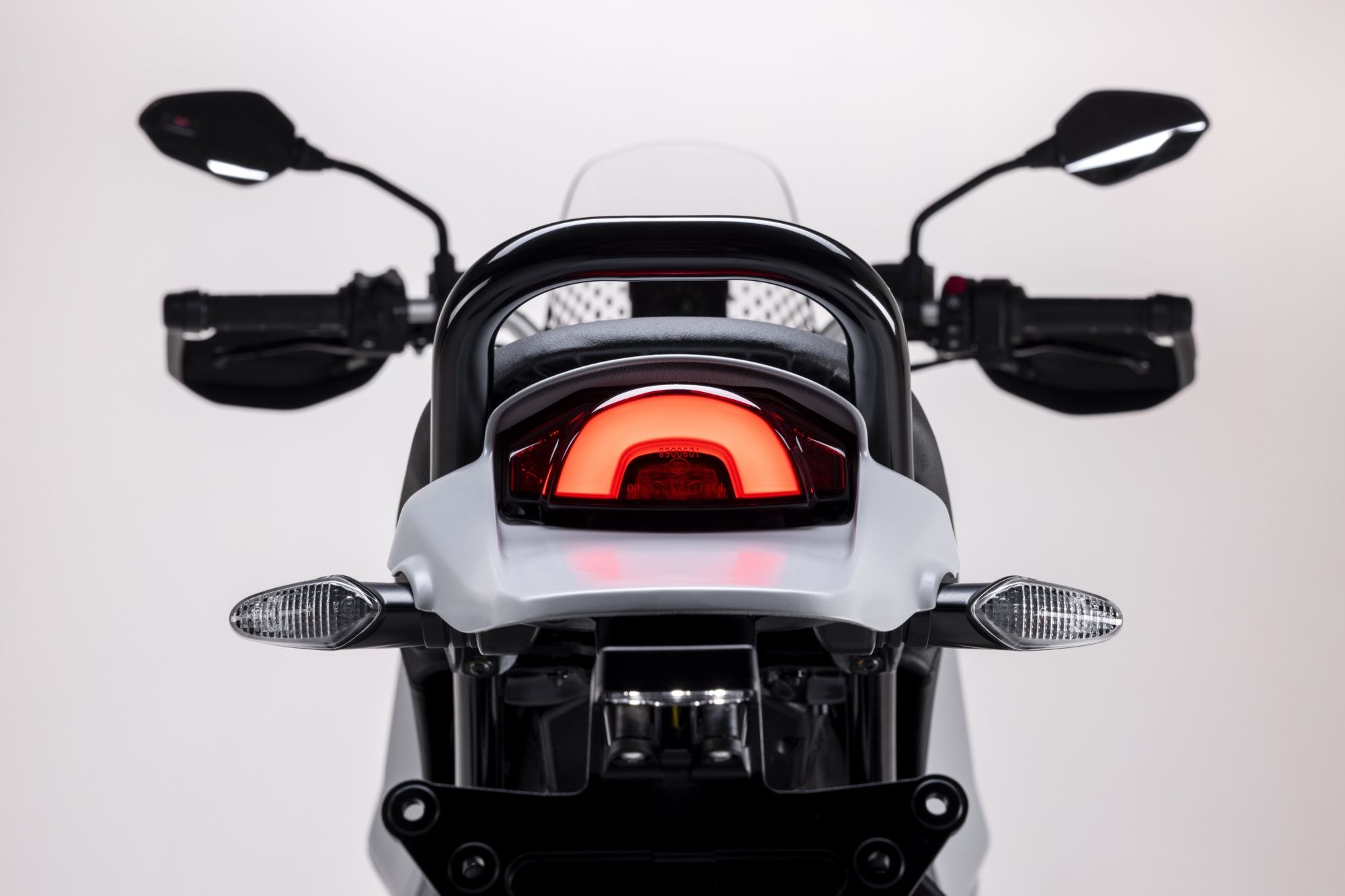 Ducati DesertX 2022 15
