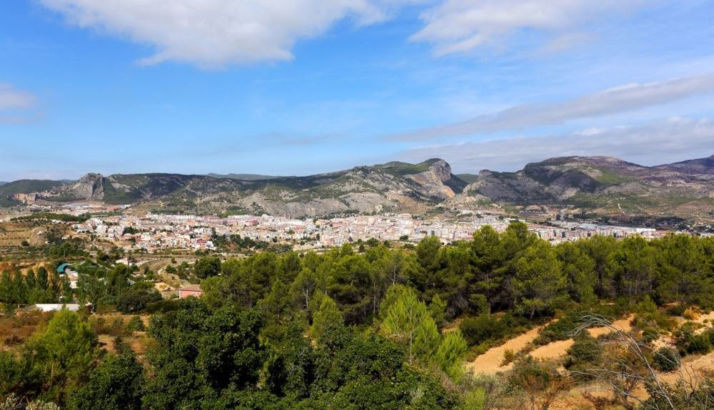 Alcoy, protagonista de otra de las rutas en moto por Alicante. Fuente: iStock / _ultraforma_ Alcoy, protagonista de otra de las rutas en moto por Alicante. Fuente: iStock / _ultraforma_