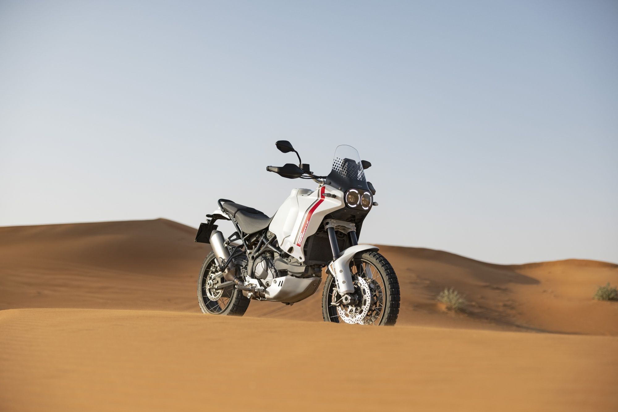 Ducati DesertX 2022, la trail con la que Ducati se lanza al offroad