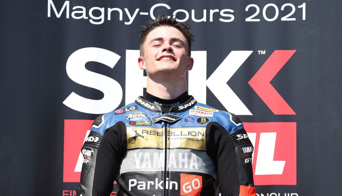 Manu González festeja su primer triunfo en el Mundial de Supersport Manu González festeja su primer triunfo en el Mundial de Supersport