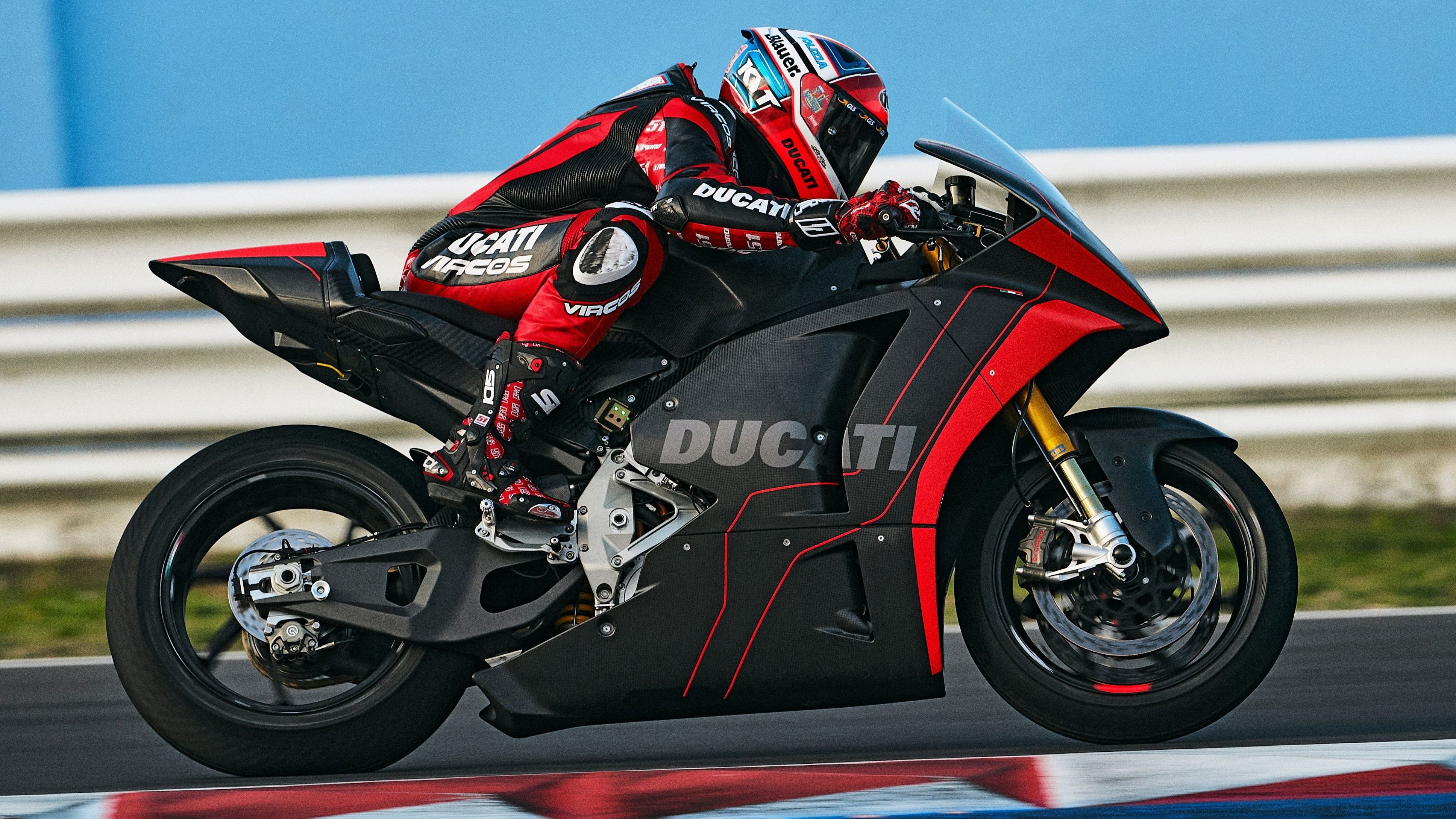Michele Pirro con la MotoE de Ducati en Misano