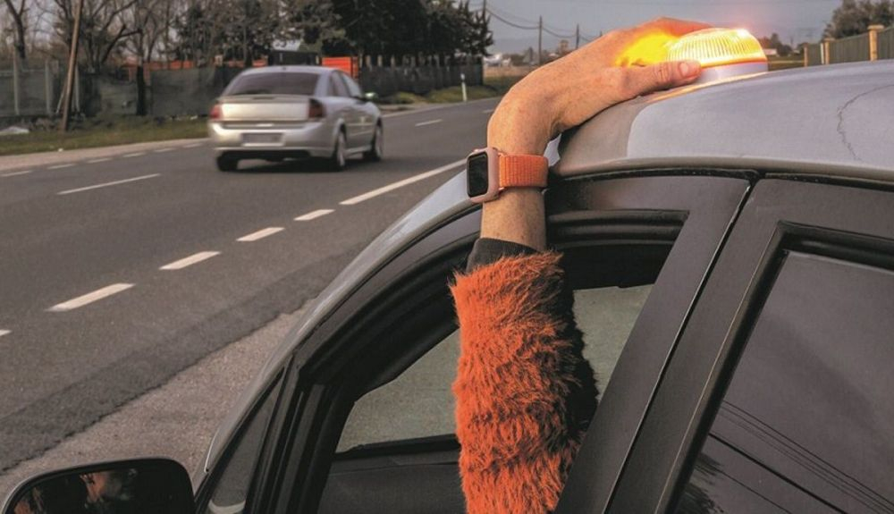 La DGT anuncia ya qué luces V16 serán obligatorias, y desde cuándo, para sustituir a los triángulos La DGT anuncia ya qué luces V16 serán obligatorias, y desde cuándo, para sustituir a los triángulos