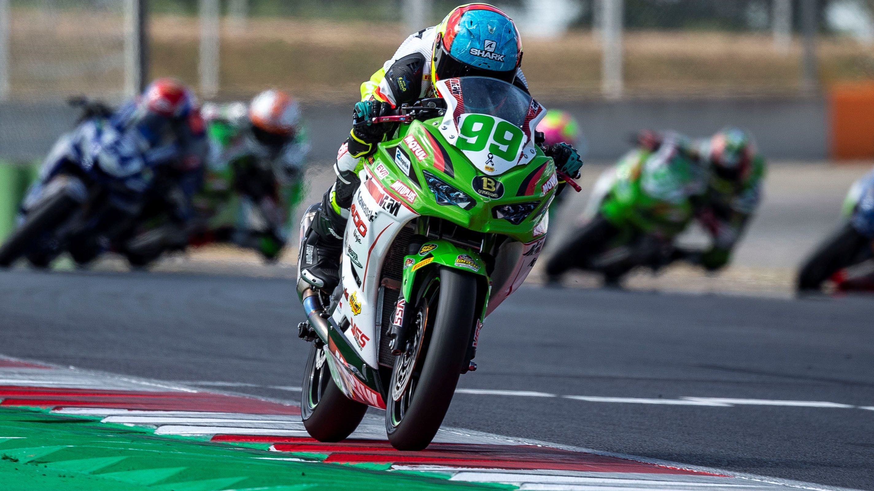 Adrián Huertas se ha proclamado campeón del mundo de Supersport 300 en 2021