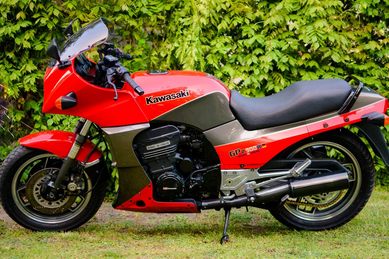Kawasaki GPZ900R, una de las motos más populares de los 80. Fuente: iStock/pasicevo
