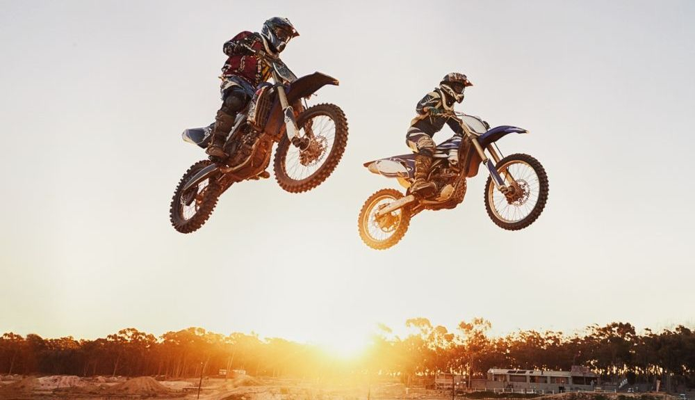 Pilotos de trial, otra modalidad off road. Fuente: iStock / PeopleImages Pilotos de trial, otra modalidad off road. Fuente: iStock / PeopleImages