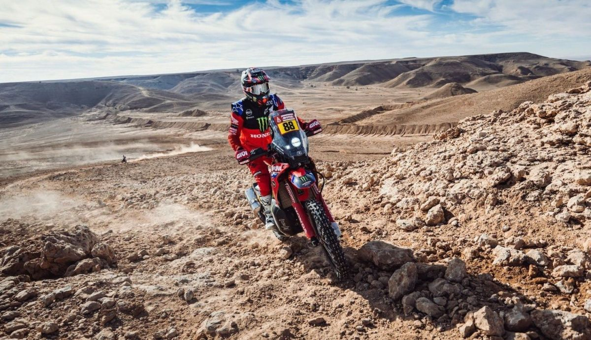 Joan Barreda se mete de lleno en la lucha por el Dakar 2022 pese a tener fracturada la clavícula Joan Barreda se mete de lleno en la lucha por el Dakar 2022 pese a tener fracturada la clavícula