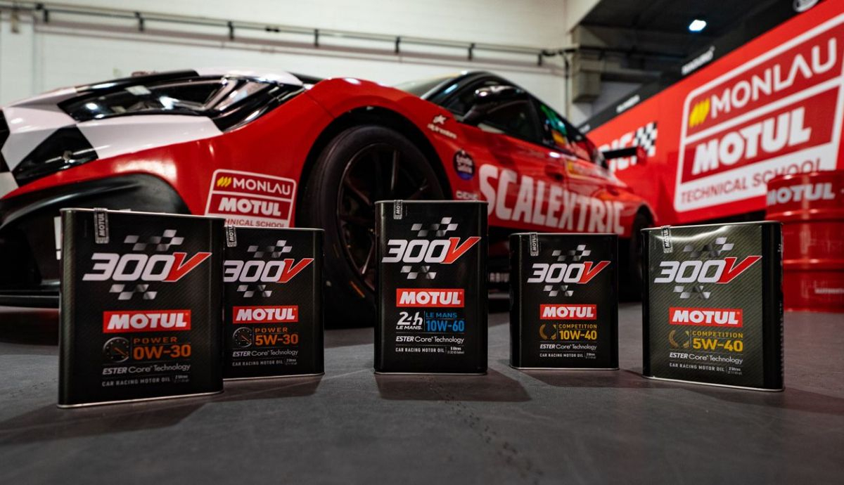 Motul y Monlau Motorsport, juntos en la formación de mecánicos de competición Motul y Monlau Motorsport, juntos en la formación de mecánicos de competición