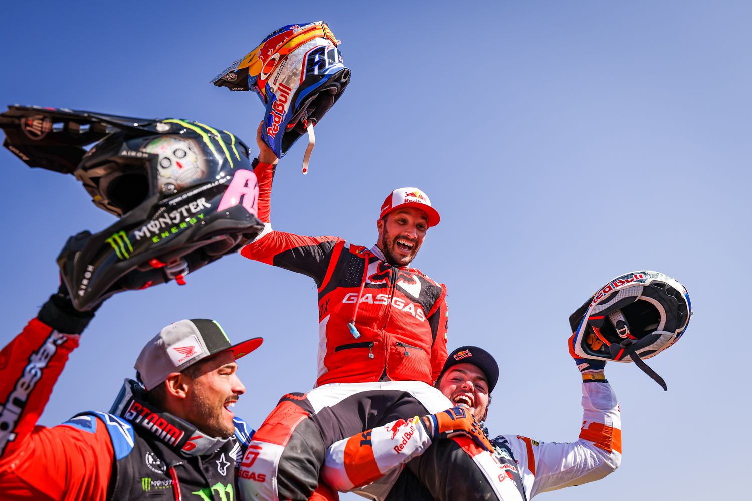 Etapa 12 Dakar 2022   Sam Sunderland, Pablo Quintanilla y Matthias Walkner 2