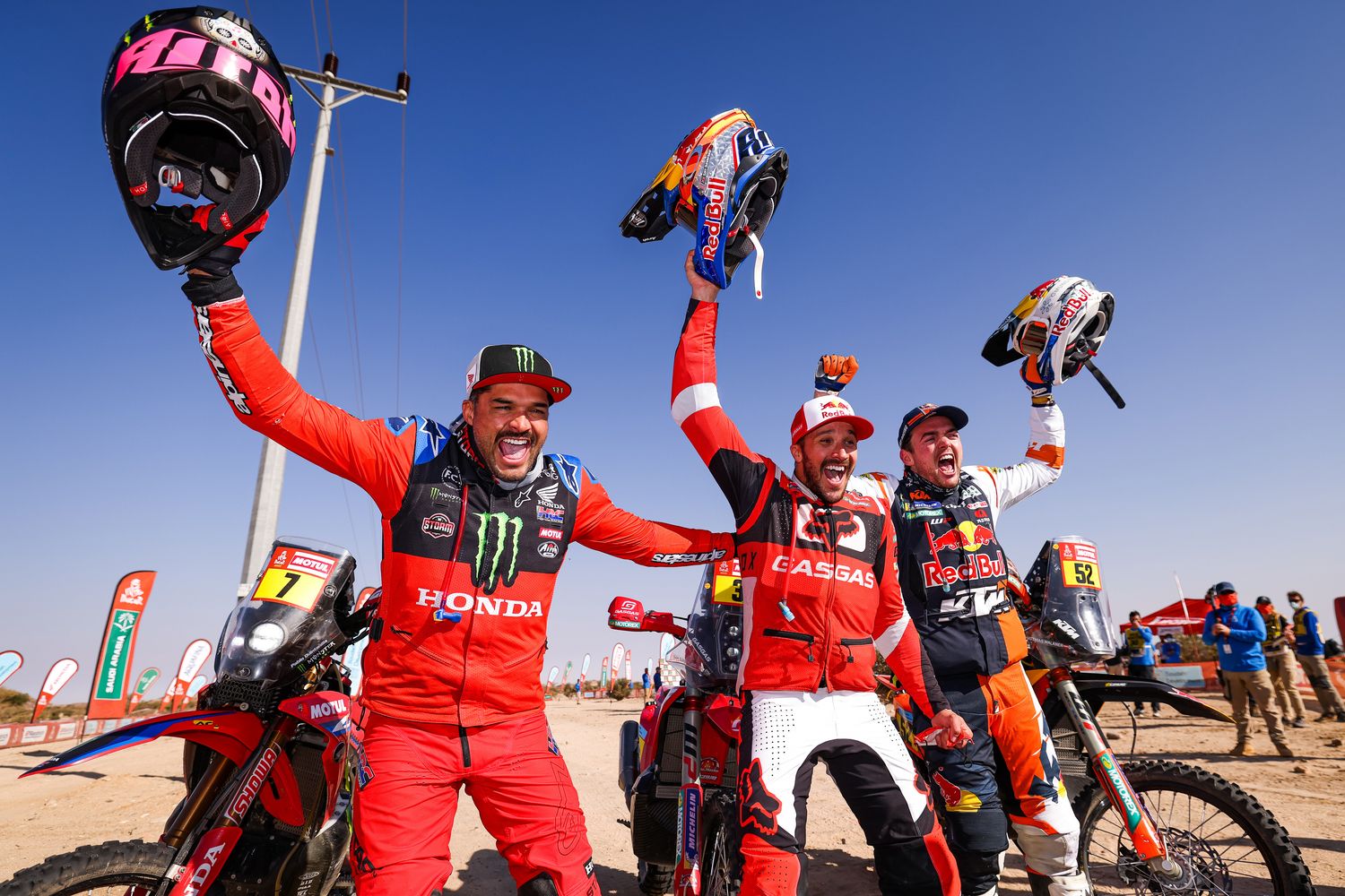 Etapa 12 Dakar 2022   Sam Sunderland, Pablo Quintanilla y Matthias Walkner