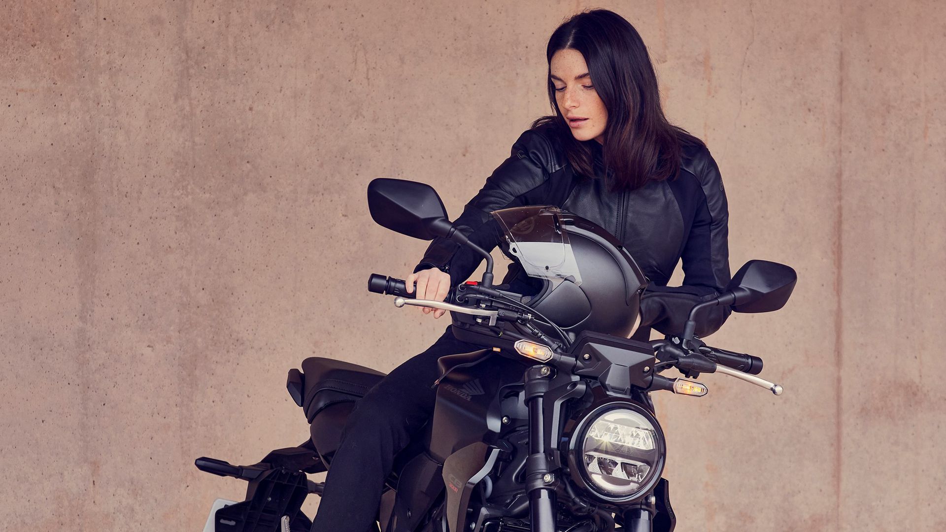 Honda CB300R 2022 Estatica (3)
