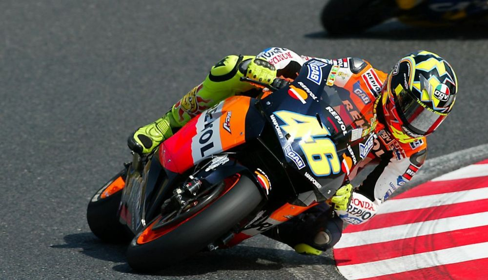Valentino Rossi en Japón en la temporada de MotoGP 2003. Fuente: Gold & Goose Valentino Rossi en Japón en la temporada de MotoGP 2003. Fuente: Gold & Goose