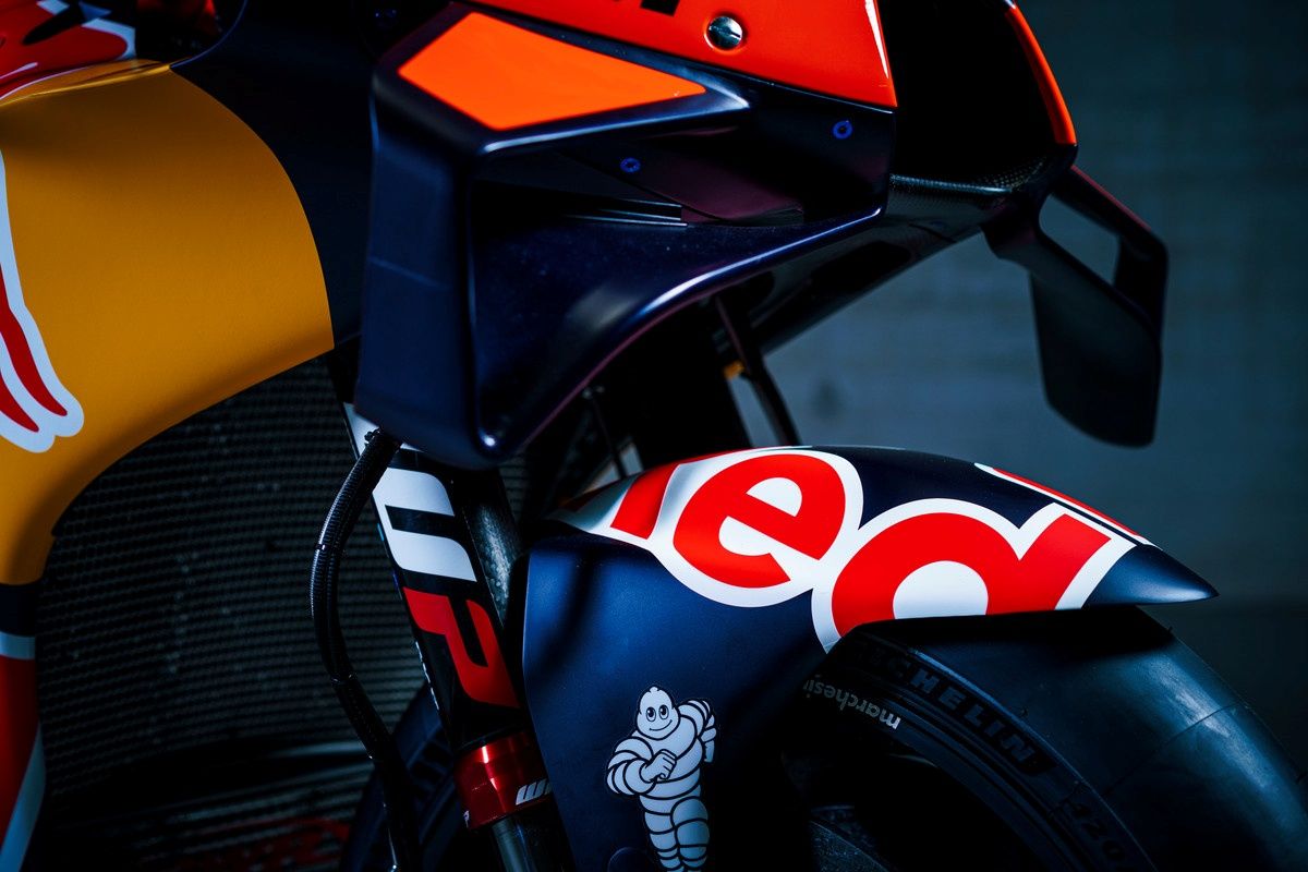 KTM RC16 Factory Red Bull MotoGP 2022 Brad Binder Miguel Oliveira 01