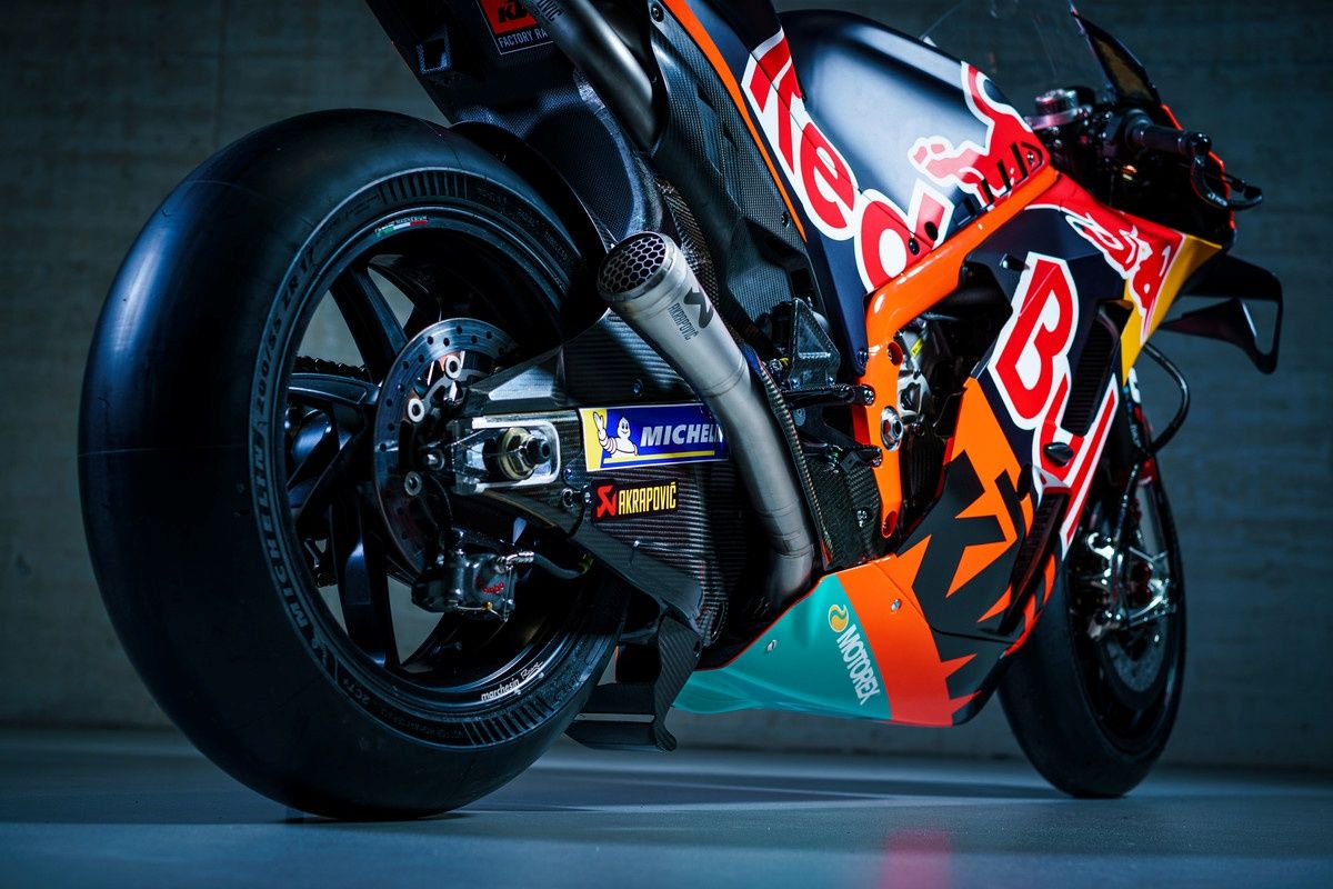 KTM RC16 Factory Red Bull MotoGP 2022 Brad Binder Miguel Oliveira 03