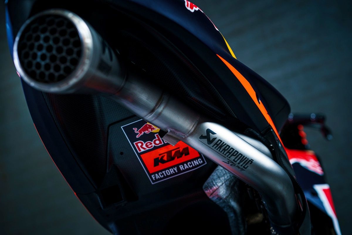 KTM RC16 Factory Red Bull MotoGP 2022 Brad Binder Miguel Oliveira 04