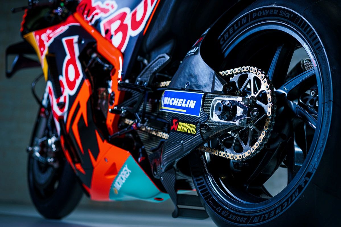 KTM RC16 Factory Red Bull MotoGP 2022 Brad Binder Miguel Oliveira 06