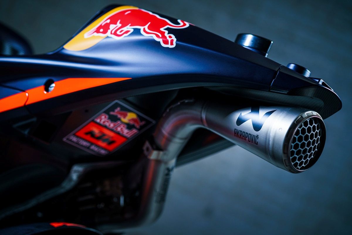 KTM RC16 Factory Red Bull MotoGP 2022 Brad Binder Miguel Oliveira 07