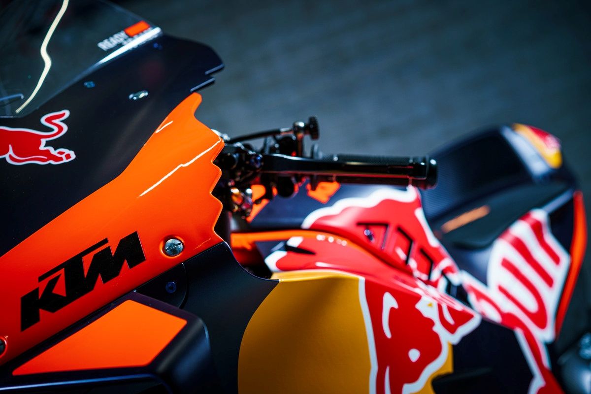 KTM RC16 Factory Red Bull MotoGP 2022 Brad Binder Miguel Oliveira 10
