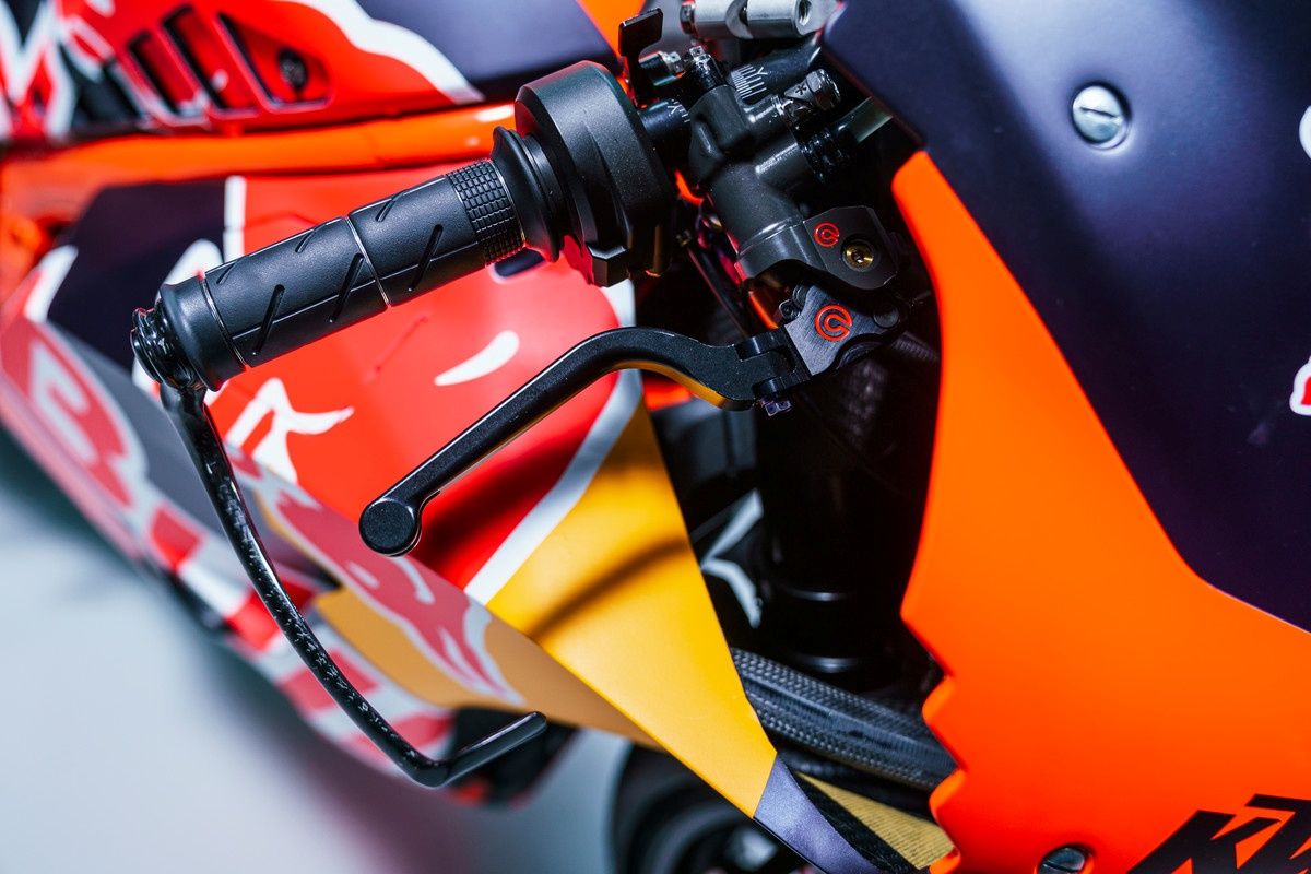 KTM RC16 Factory Red Bull MotoGP 2022 Brad Binder Miguel Oliveira 14