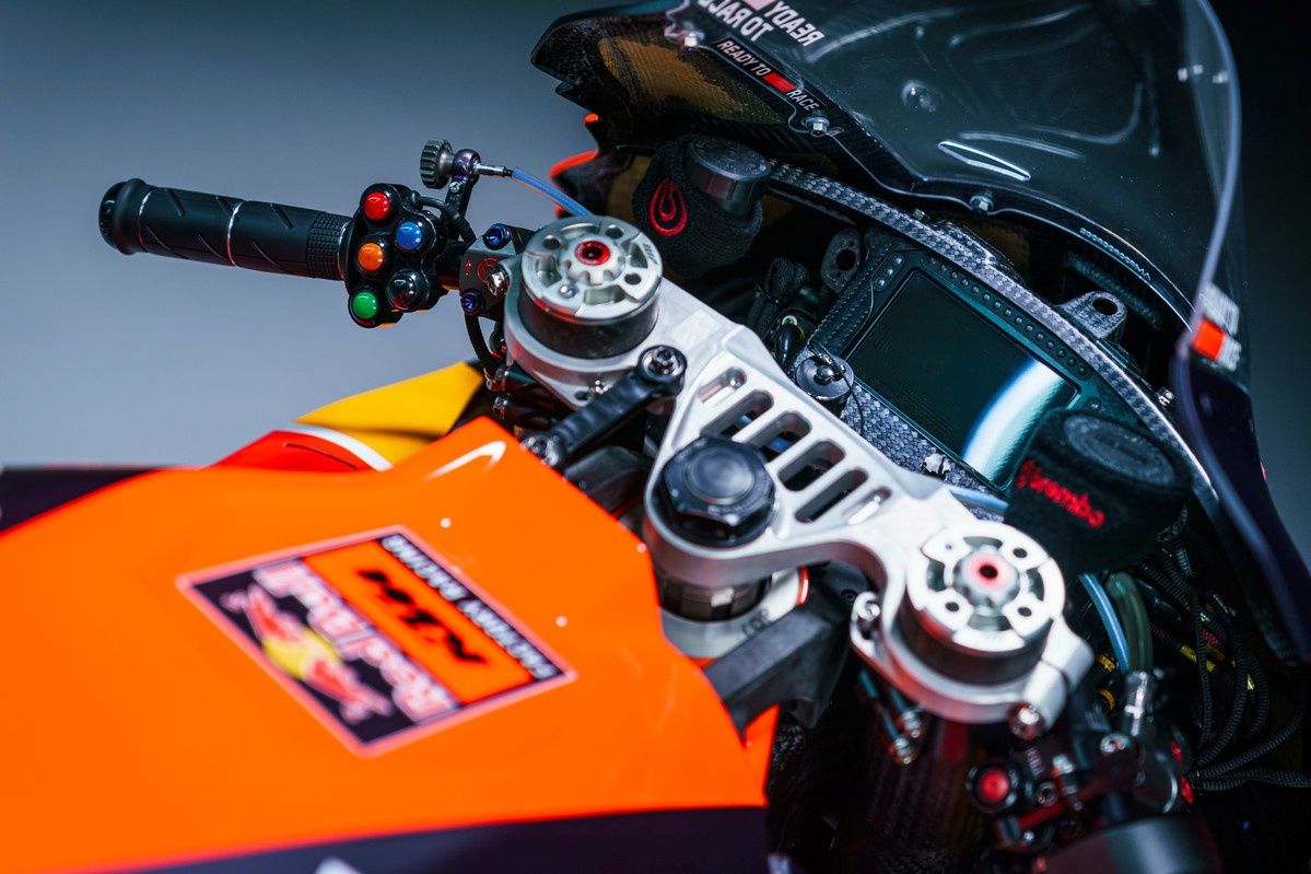 KTM RC16 Factory Red Bull MotoGP 2022 Brad Binder Miguel Oliveira 16