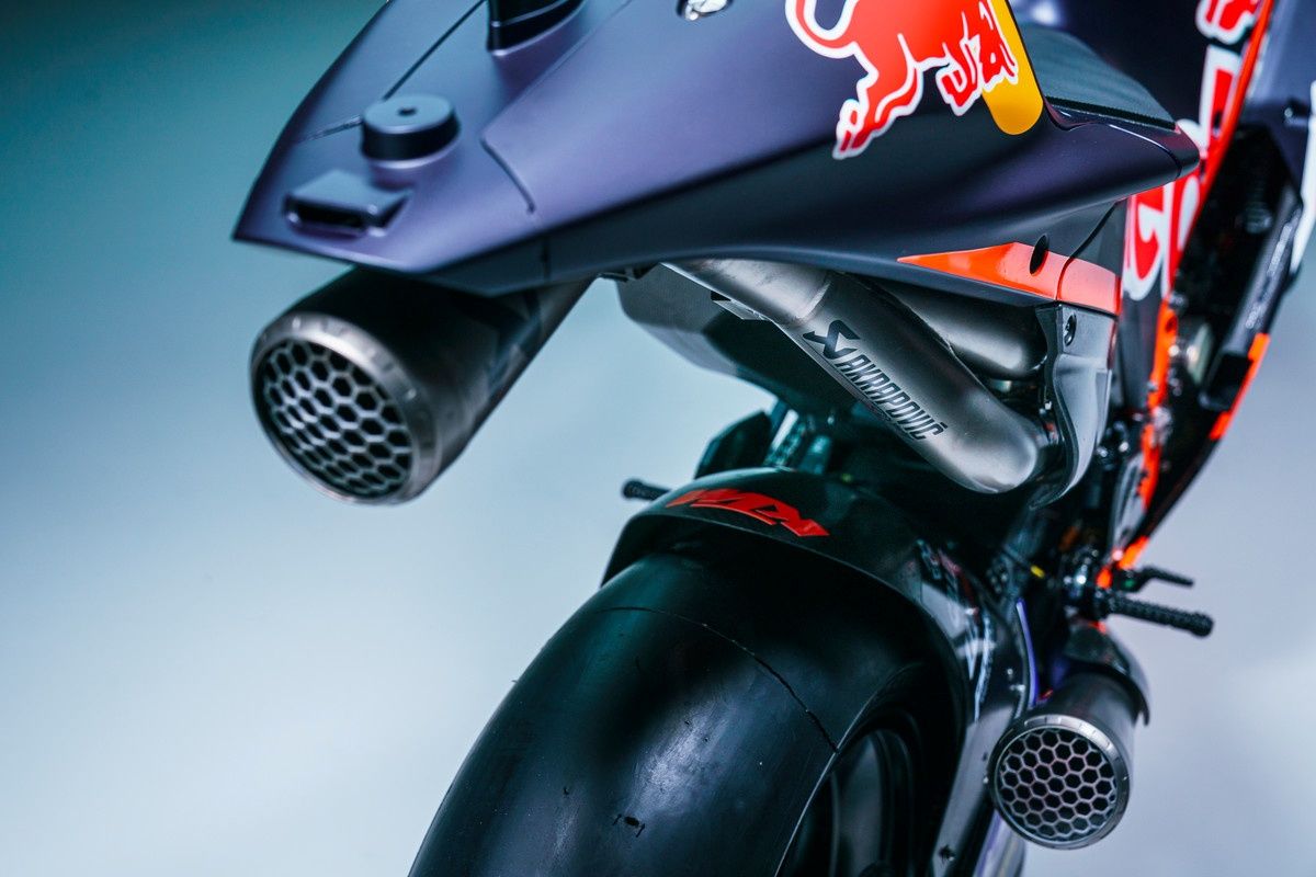 KTM RC16 Factory Red Bull MotoGP 2022 Brad Binder Miguel Oliveira 21