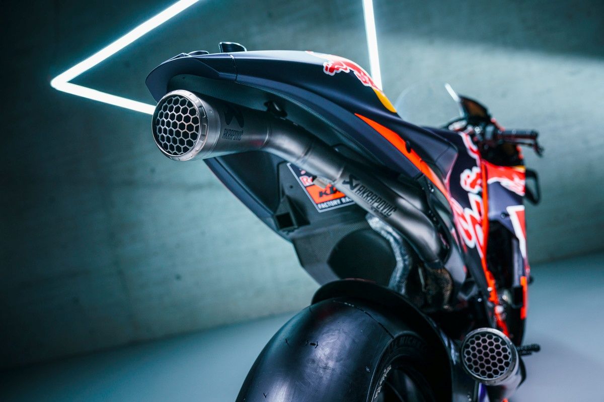KTM RC16 Factory Red Bull MotoGP 2022 Brad Binder Miguel Oliveira 22