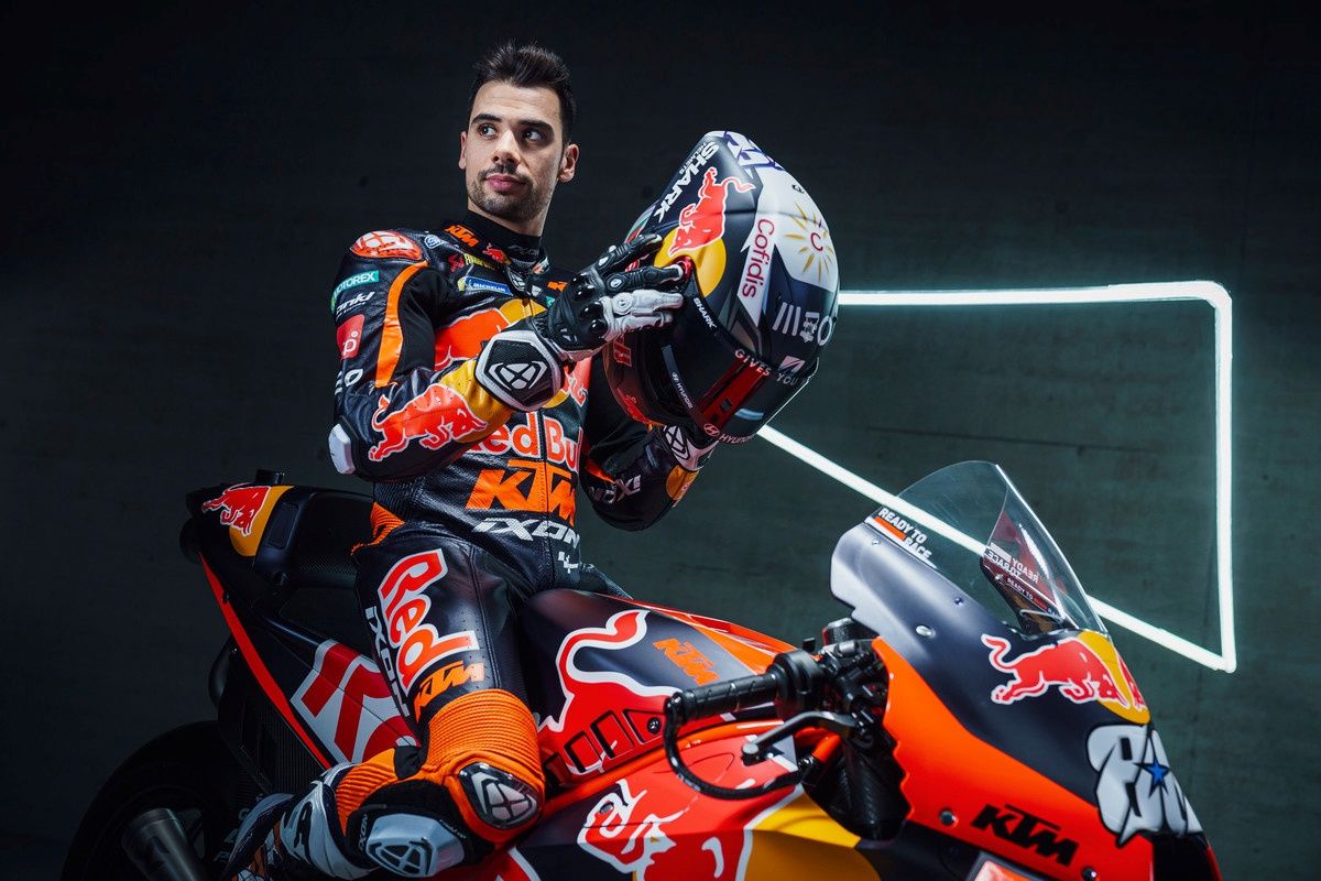 KTM RC16 Factory Red Bull MotoGP 2022 Brad Binder Miguel Oliveira 54