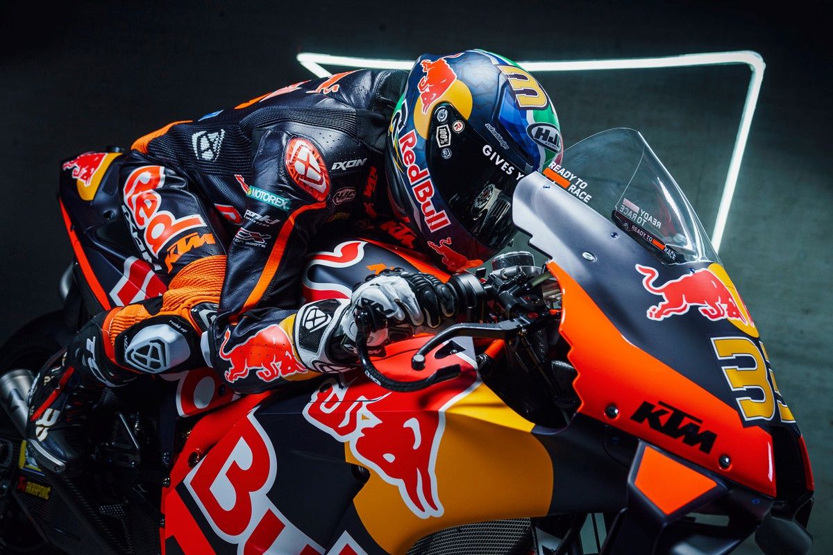 KTM RC16 Factory Red Bull MotoGP 2022 Brad Binder Miguel Oliveira 90