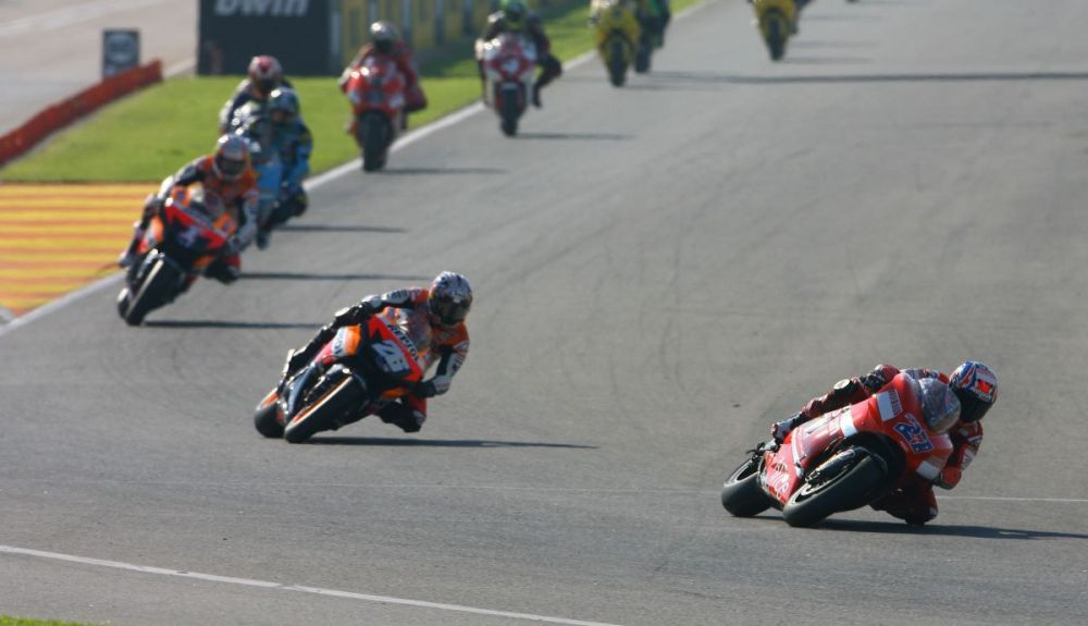 Casey Stoner lidera en Valencia 2007. Fuente: Gold & Goose Casey Stoner lidera en Valencia 2007. Fuente: Gold & Goose