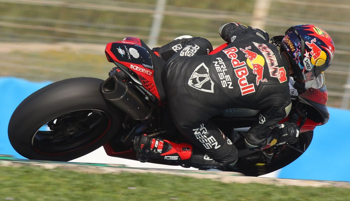Kenan Sofuoglu se subió a la MV Agusta... y después a la Kawasaki Kenan Sofuoglu se subió a la MV Agusta... y después a la Kawasaki