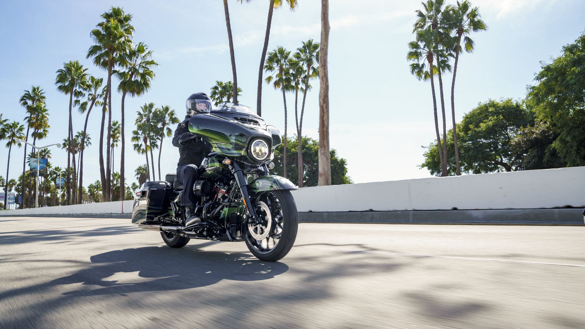 Harley Davidson CVO Street Glide 2022 02