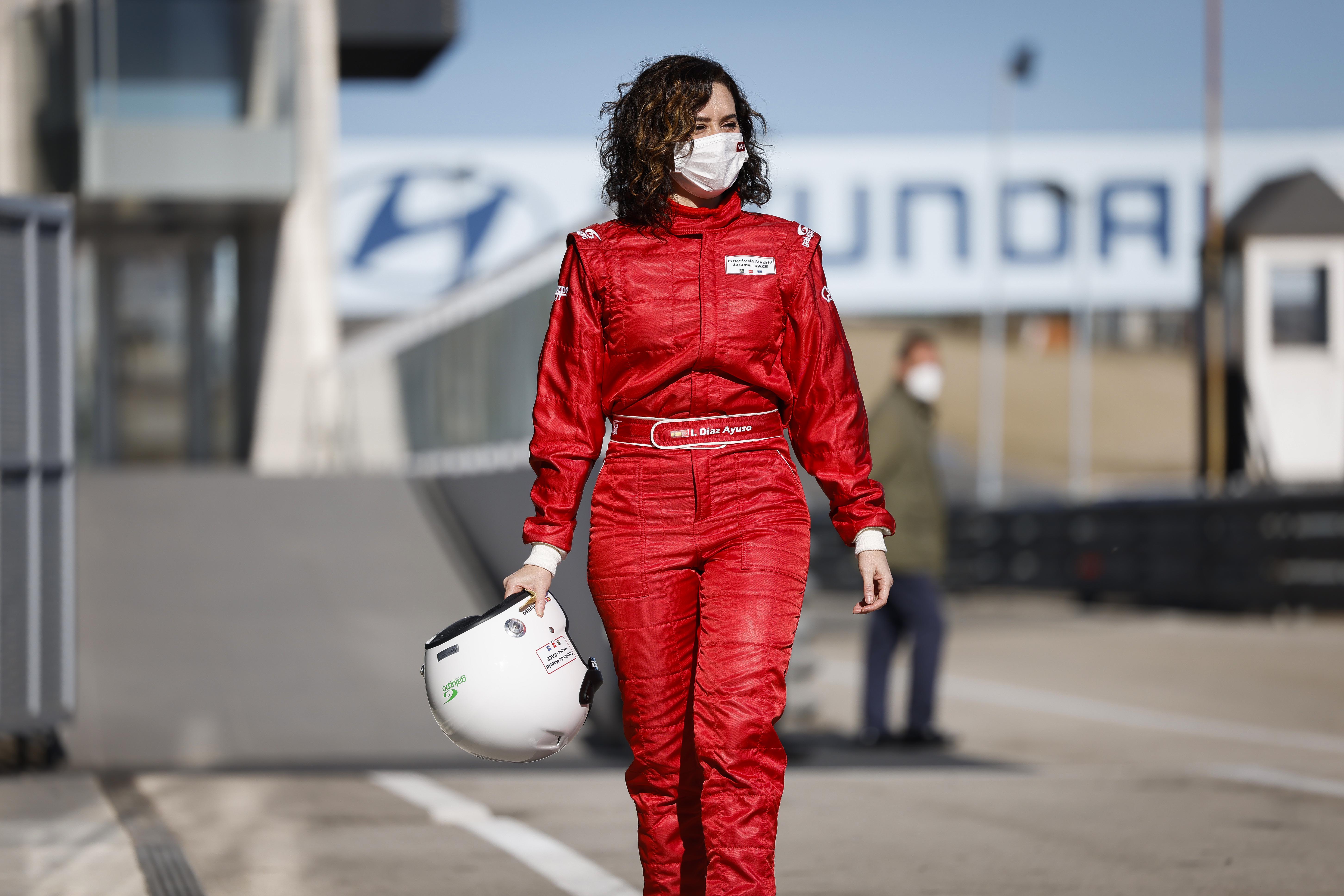 Isabel Díaz Ayuso en el Circuito de Madrid Jarama-RACE