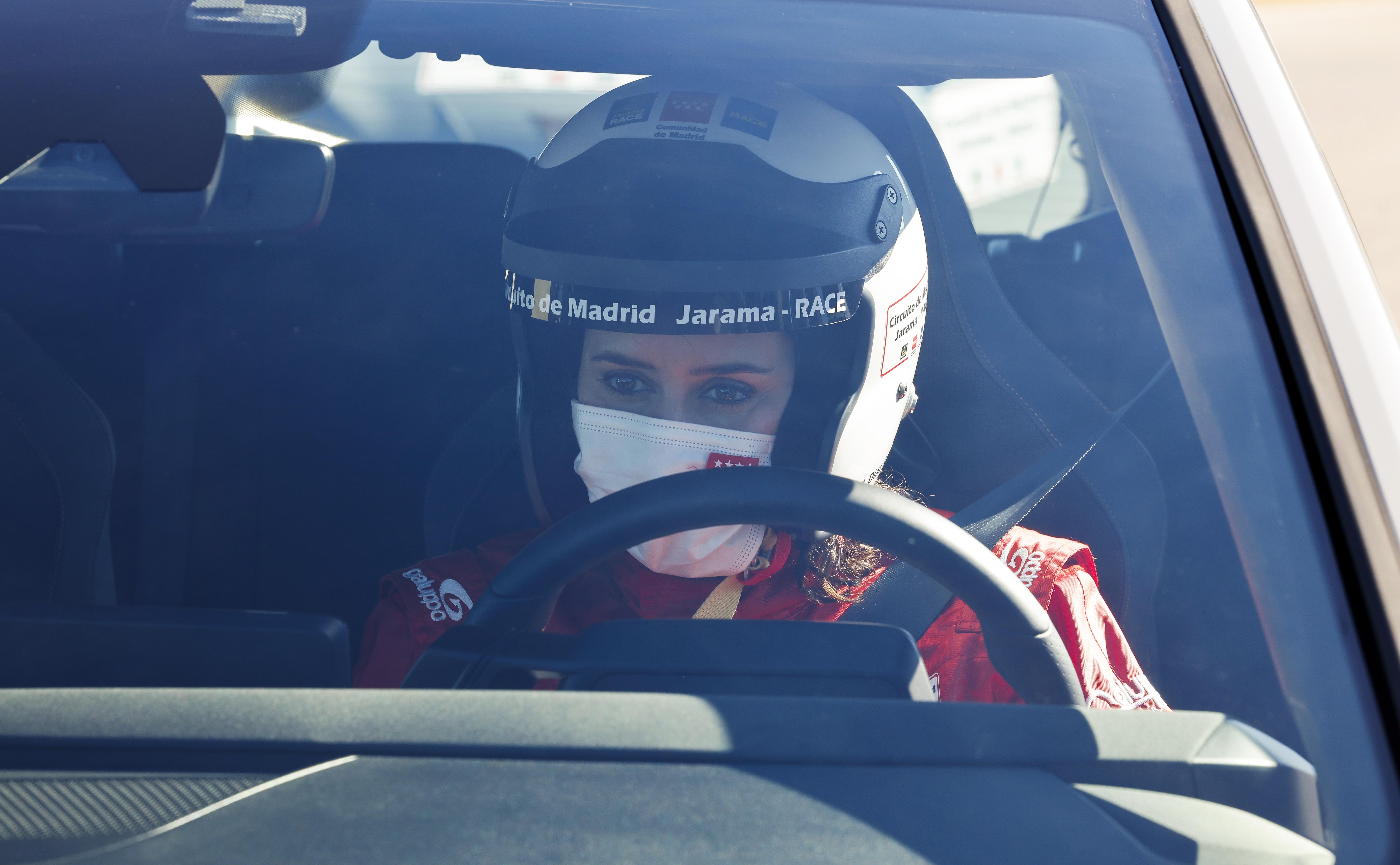 Isabel Díaz Ayuso en el Circuito de Madrid Jarama-RACE