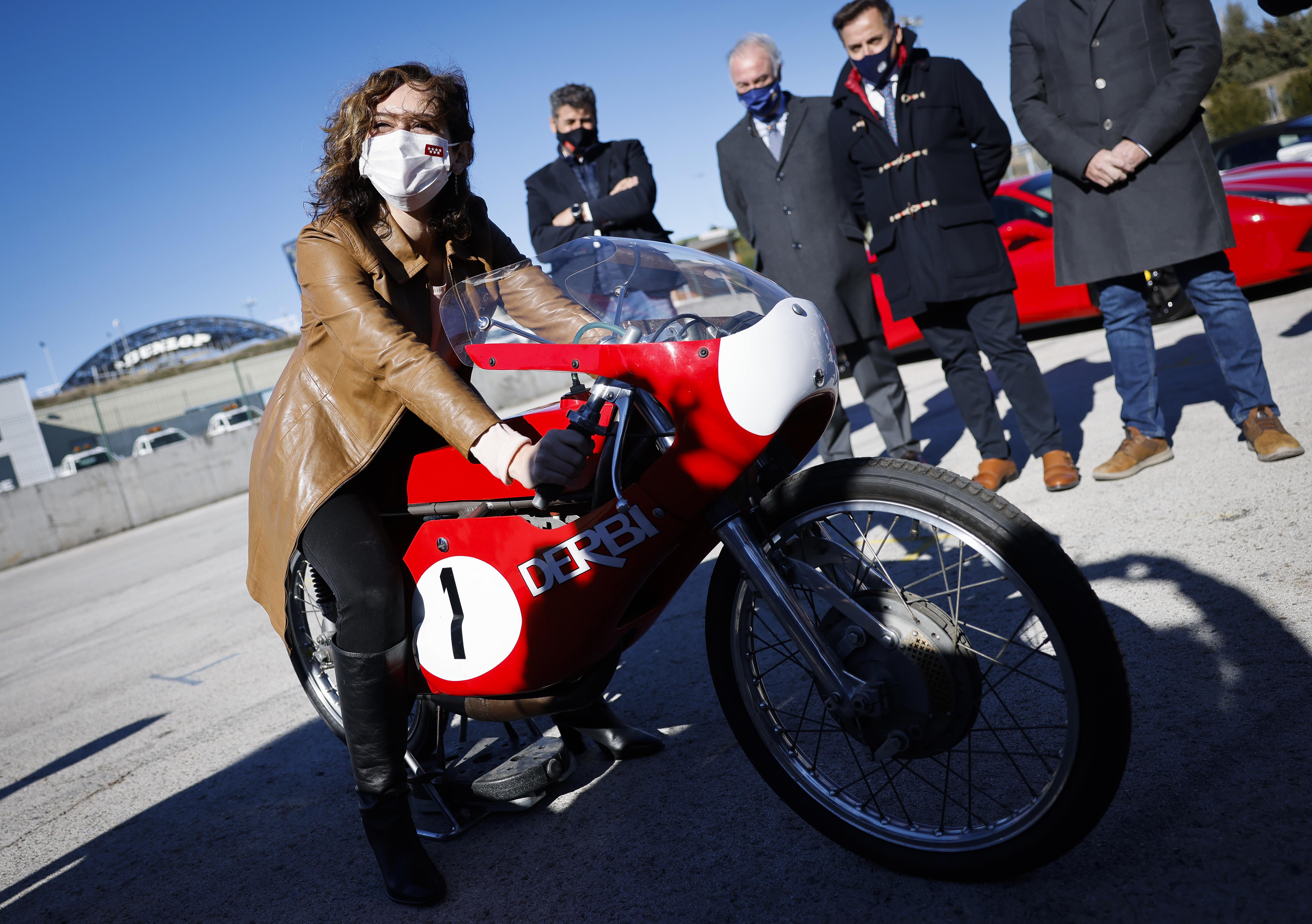 Isabel Díaz Ayuso en el Circuito de Madrid Jarama-RACE