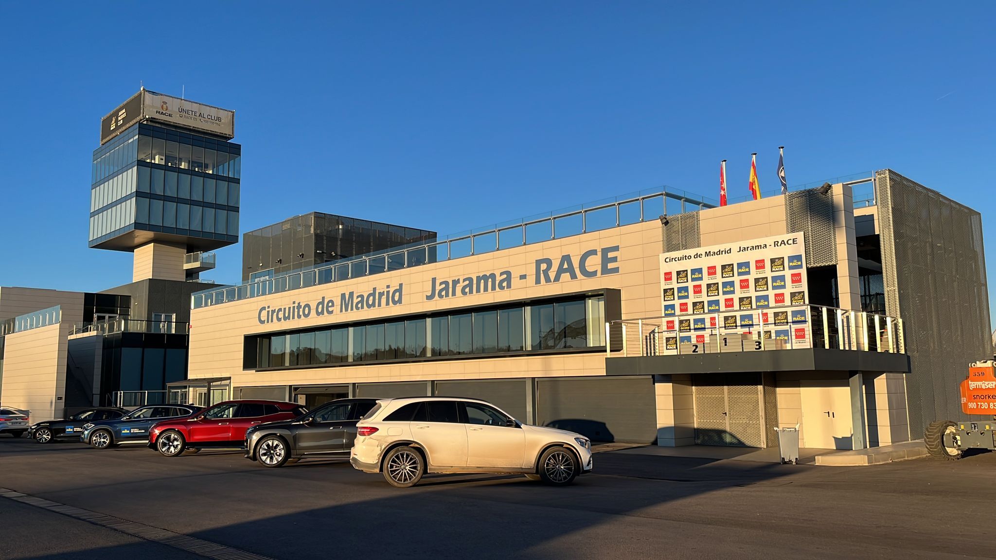 Isabel Díaz Ayuso en el Circuito de Madrid Jarama-RACE
