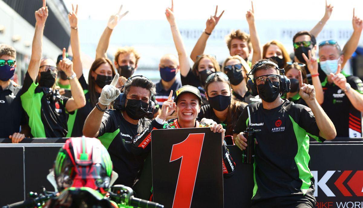 Ana Carrasco y el Provec Kawasaki festejan el triunfo en Misano